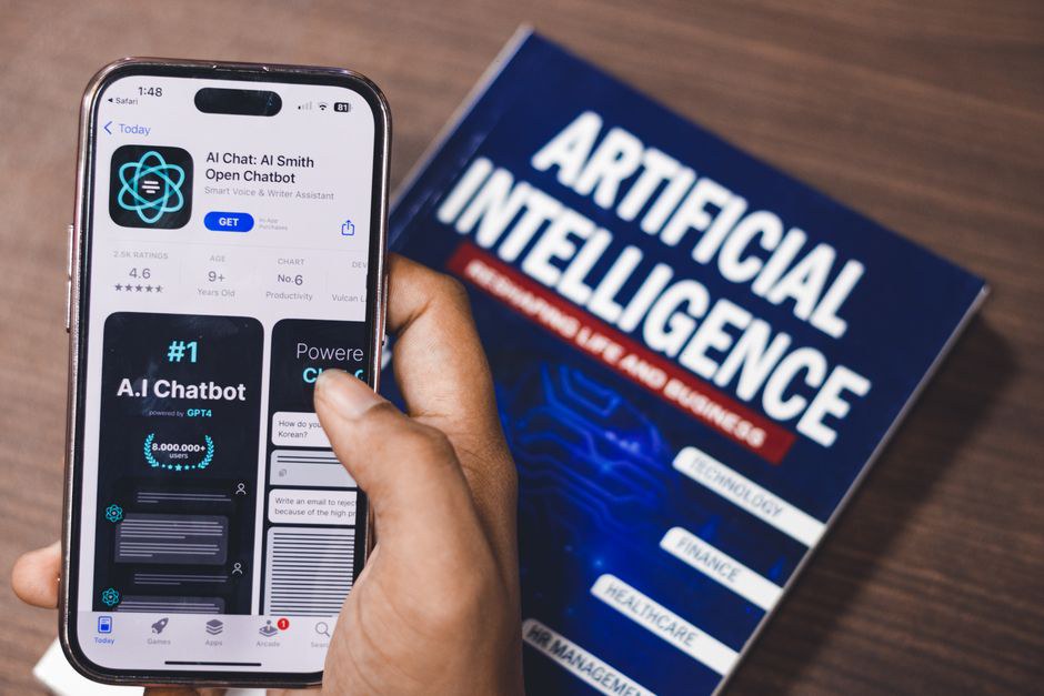 Chatbot trên website và app khác gì các app chat thường ngày